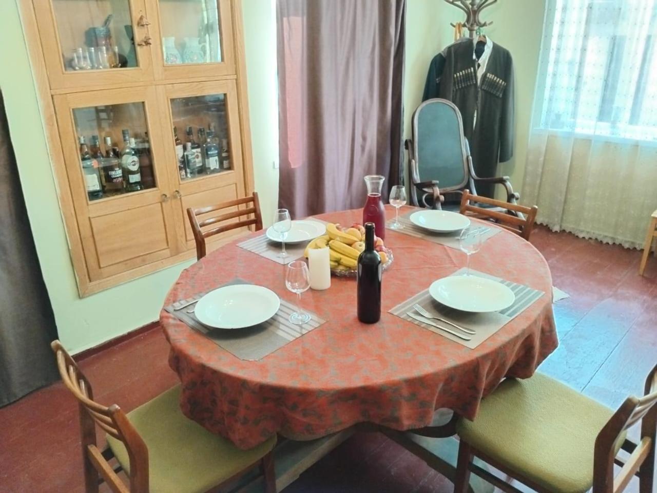 Ambrosador Guest House Ambrolauri Eksteriør bilde